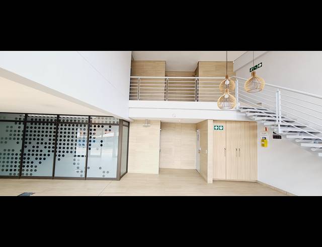 1,907.53M² WAREHOUSE TO LET IN OLIVEDALE